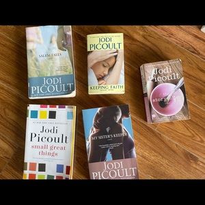 5 paperback Jodi Picoult books